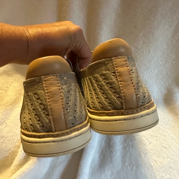 GUC Ugg Slip Ons. Size 9.5 Women’s. - Picture 4 of 11